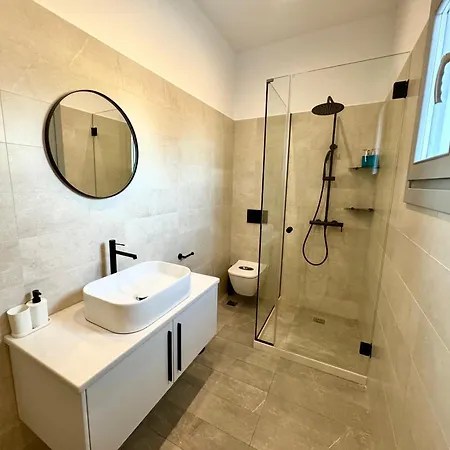 Almond Place Apartment *